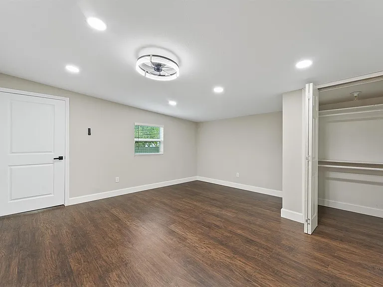 905 Franconia Dr — Photo 8