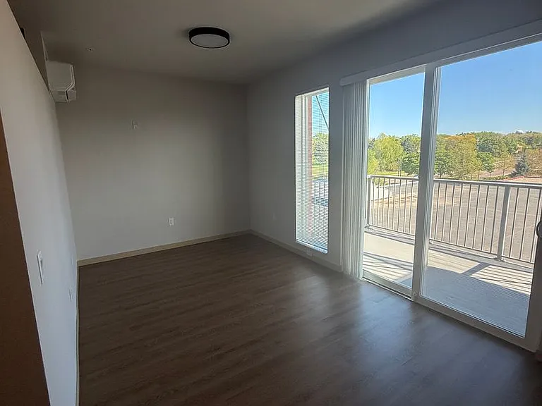 Mira Apartments — Photo 51