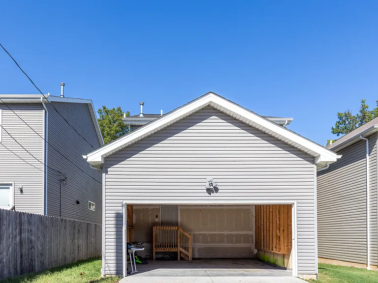 3214 Henrietta St — Photo 46