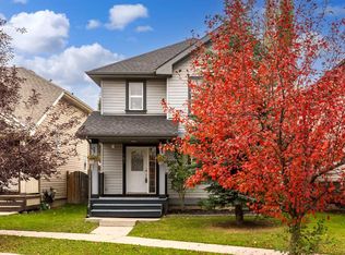 161 W Prestwick Close SE, Calgary, AB T2Z 4Y3