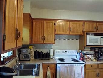 5th image of 726 Pennsylvania St
