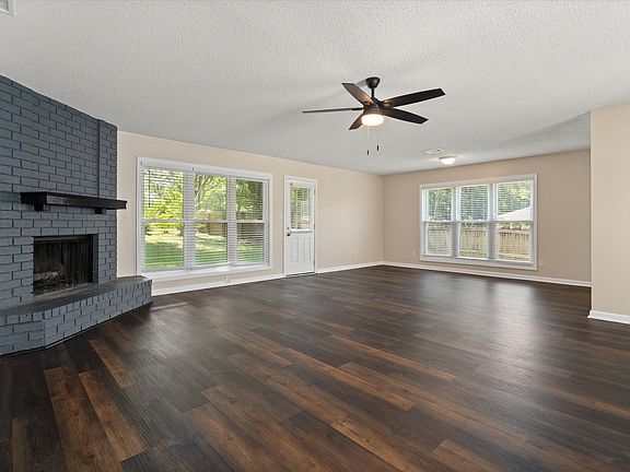 3rd image of 122 Lake Forest Blvd