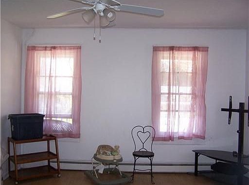4th image of 15 Riverview St