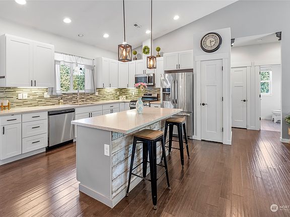 4th image of 8105 124th Street E