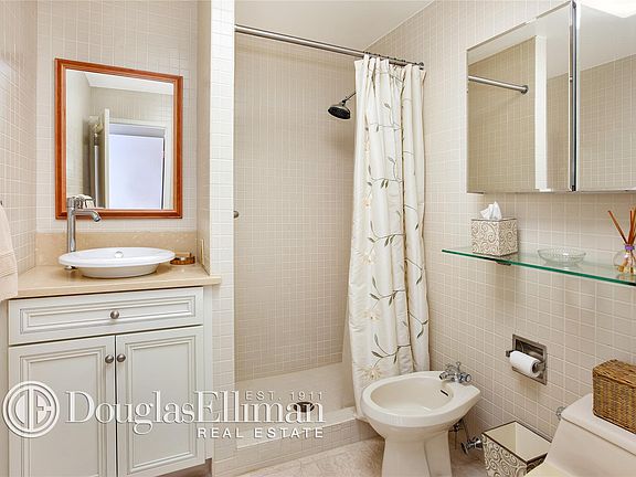 2nd image of 153 E 87th St APT 14A