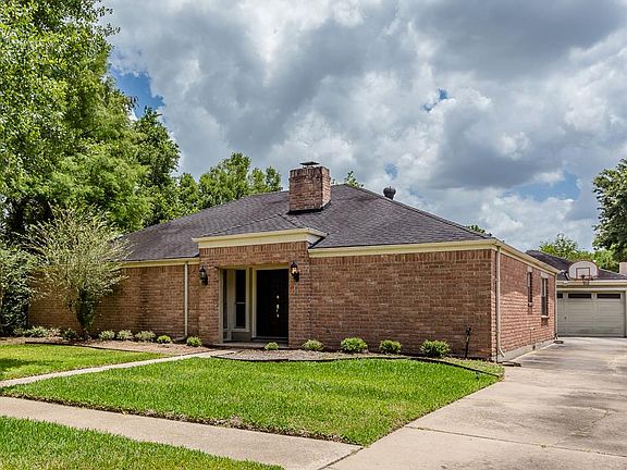 2nd image of 15839 Pine Mountain Dr