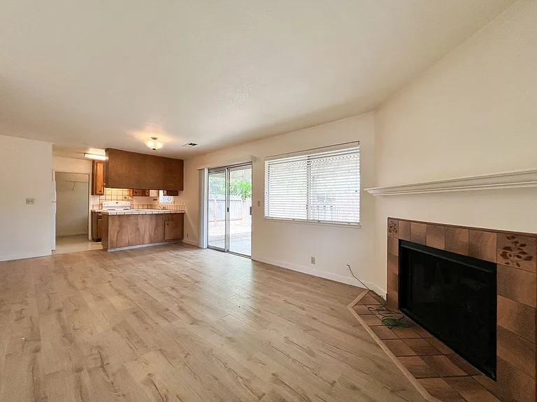 2224-2252 W Clay St — Photo 8