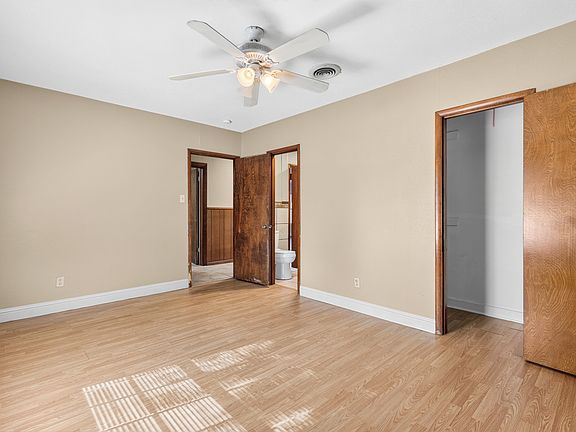 3rd image of 620 Oakwood Ln