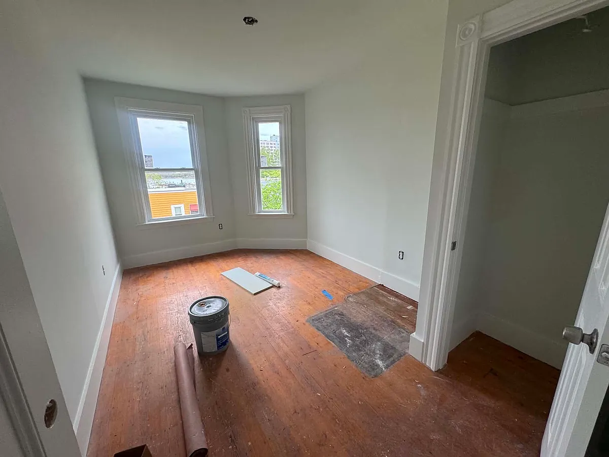 Photo 2 of 14 - 450 E 6th St #3 - South Boston, MA Building Photo - 450 E 6th St #3