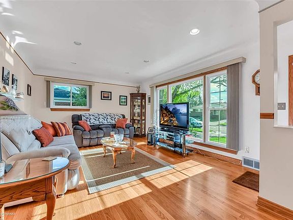 4th image of 29306 Elmwood Ct
