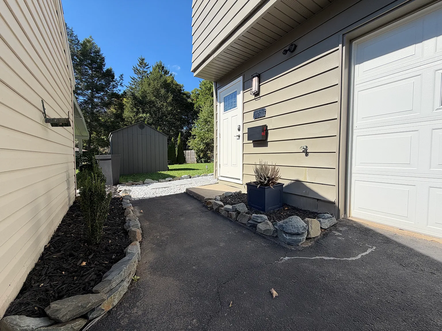 1 bed, 700 sqft, $1,500 — Photo 2