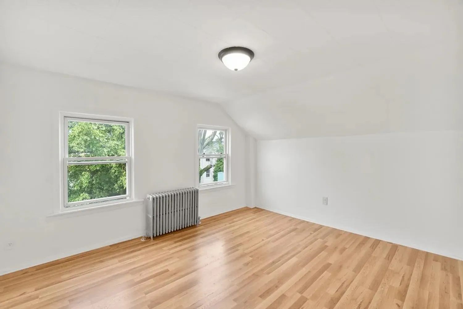 3 bed, 1100 sqft, $2,500 — Photo 2