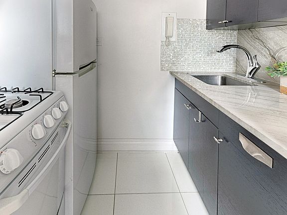 4th image of 301 E 63rd St APT 15C