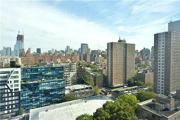 Sold by Domus Realty | media 6