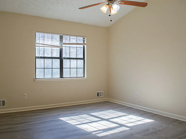 608 Wood Knoll Ct — Photo 15