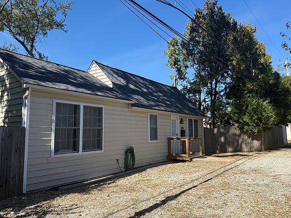 2nd image of 904 E Grimes Ln