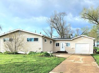 630 27th St NE, Cedar Rapids, IA 52402