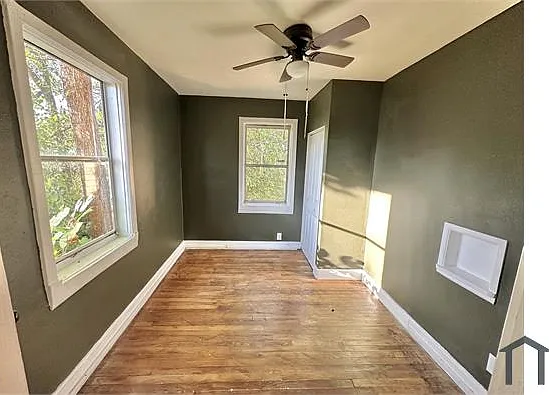 3 bed, 902 sqft, $900 — Photo 2