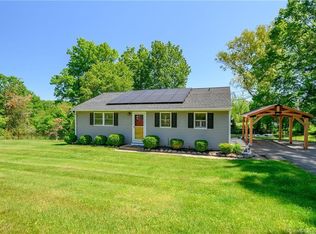 17 Bonnie Brae Dr, Newtown, CT 06470