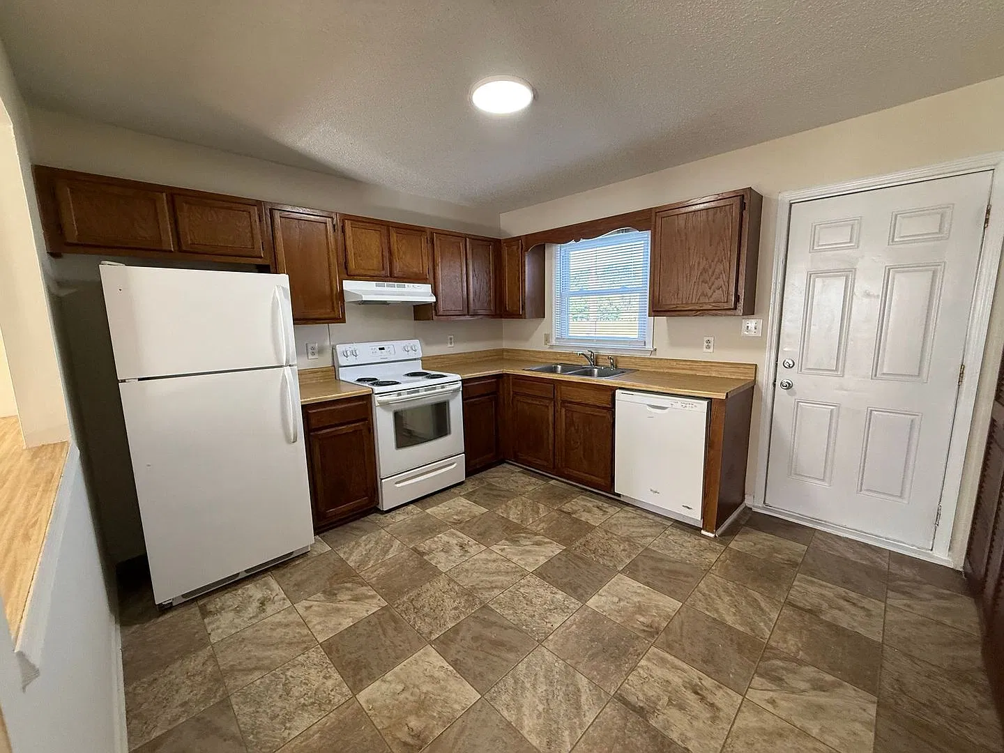 2 bedroom, 1 bath Duplex — Photo 2