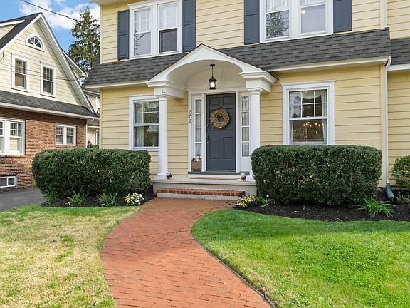 2nd image of 272 Jefferson Ave