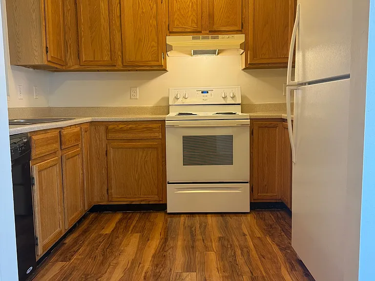 1441 W Allen St — Photo 7