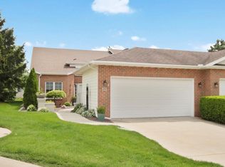 23 Grape Vine Ln, Bloomington, IL