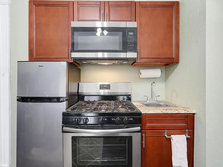 2833 Napoleon Ave #C1 — Photo 5
