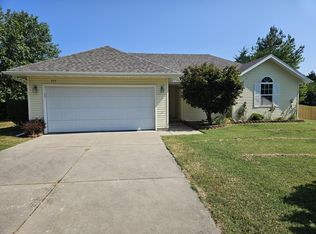 715 Virginia St, Aurora, MO 65605