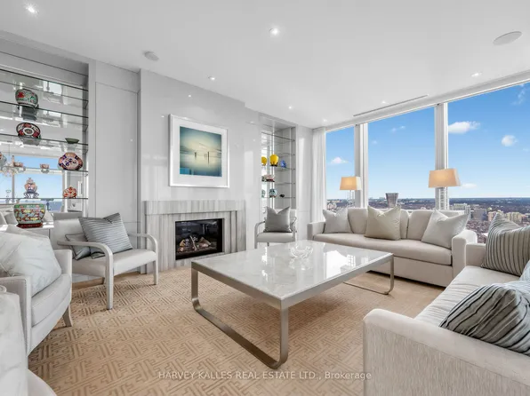 50 Yorkville Ave #4702, Toronto, ON M4W 0A3