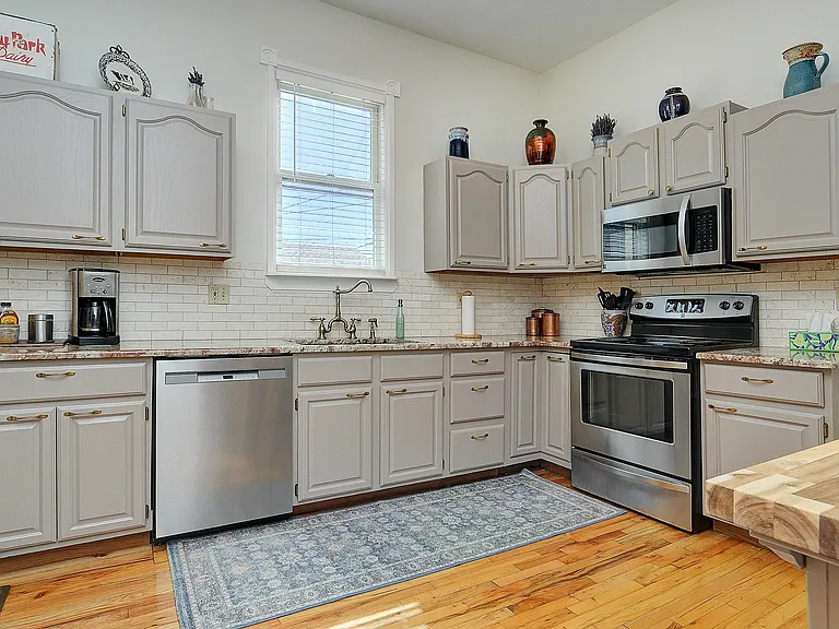 647 G St — Photo 14