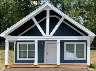 1023 Smyzer Rd, Townville, SC 29689