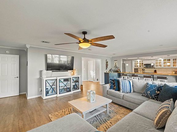 5th image of 1118 Park Ln