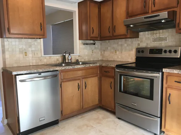 36 Manilla Ln, Hampton, VA 23669