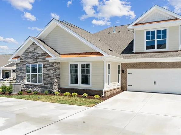 2110 Edwin Dr, Chesapeake, VA 23322