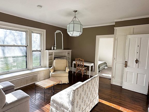 3rd image of 200 Burton St SE #1