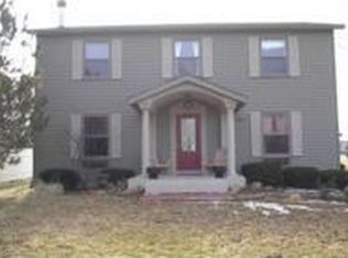 1205 Holiday Dr, Somonauk, IL 60552
