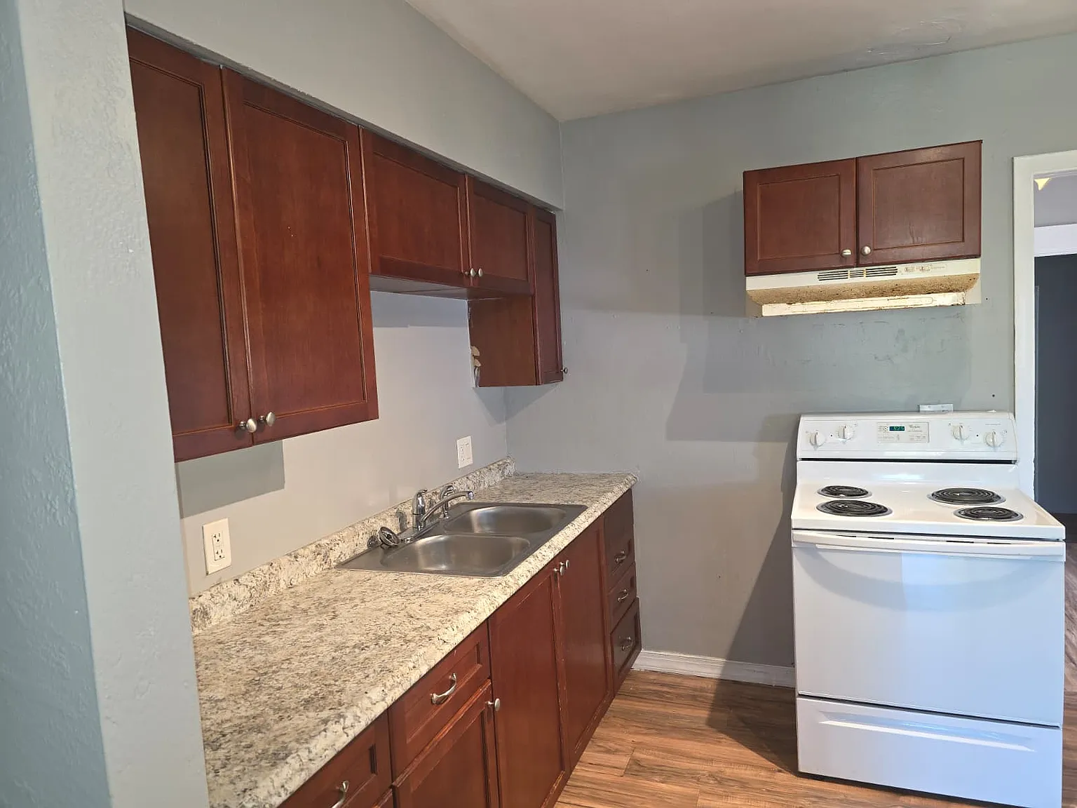 3 bed, 1160 sqft, $1,900 — Photo 4