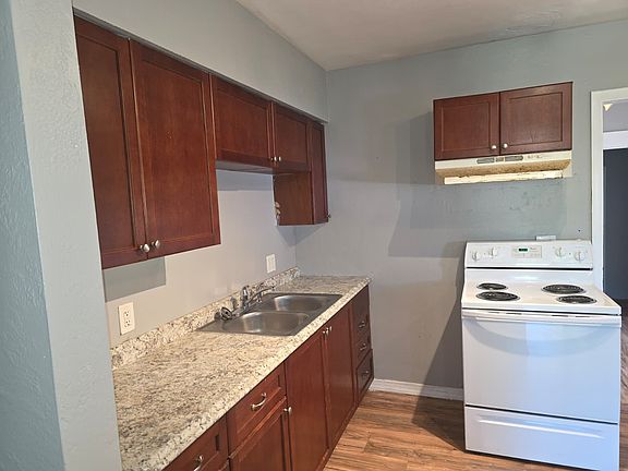 4th image of 2628 15th Ave S