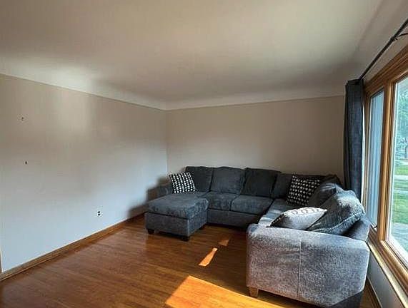 5th image of 3354 Merrick St