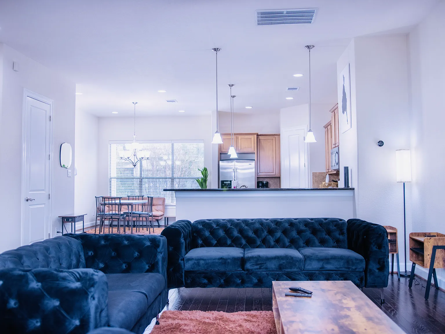 3 bed, 2.5 bath, 2131 sqft, $3,250 — Photo 1