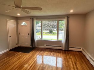 7 Meadow Ln, Salem, NH 03079