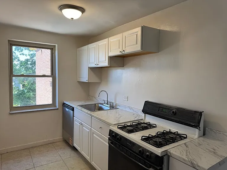 5506 Fifth Avenue — Photo 149