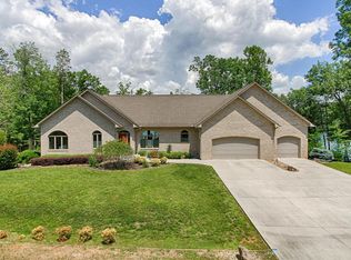 561 Windsor Ln, Jacksboro, TN 37757