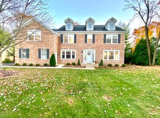 110 S Oakleaf Rd, Algonquin, IL 60102