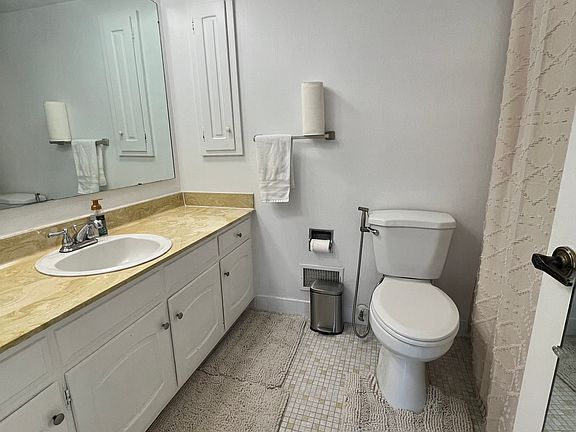 3rd image of 5451 Cresthaven Ln APT B4