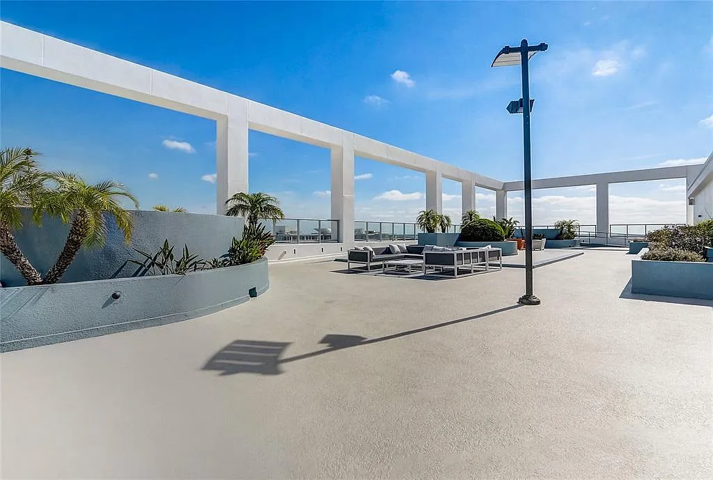 2 bed, 2.0 bath, 1765 sqft, $3,950 — Photo 3