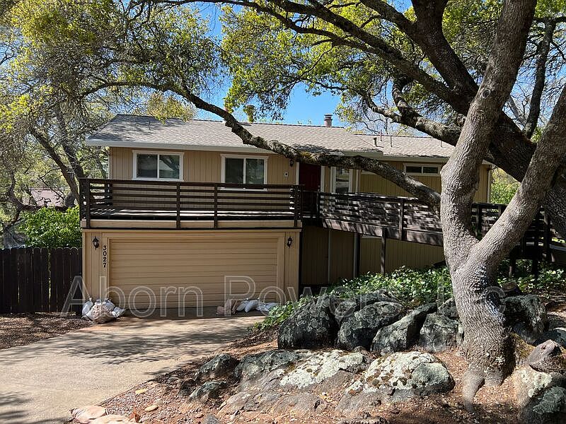 1st image of 3027 Royal Dr