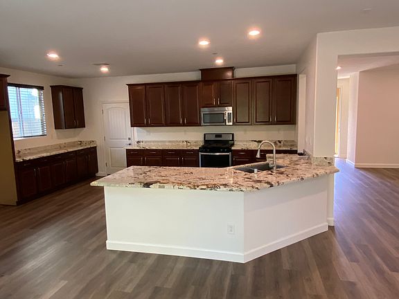 3rd image of 4742 Sweeney Cir