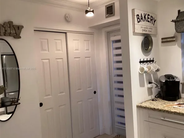 1025 SE 2nd Ave APT 404, Dania, FL 33004